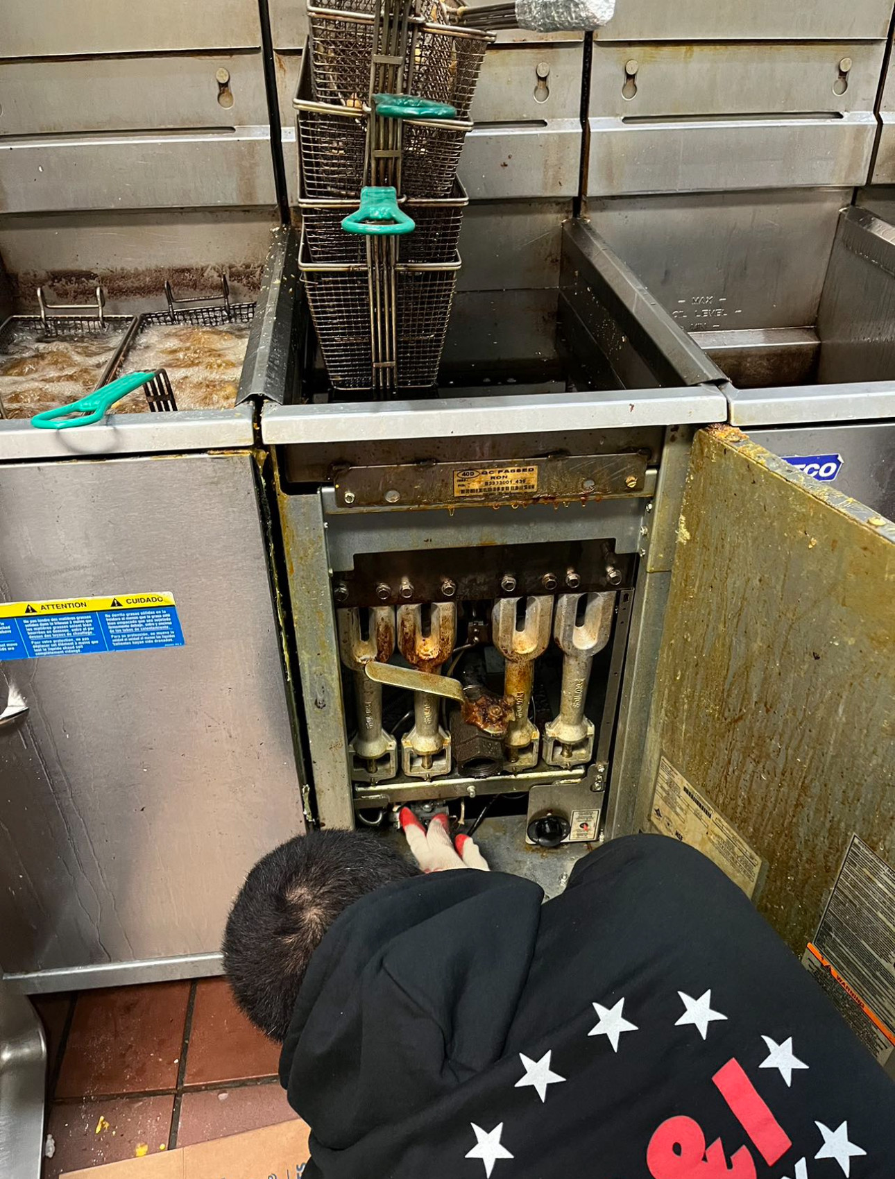 蓝天上门维修——纽约餐馆油锅专业维修与安装服务